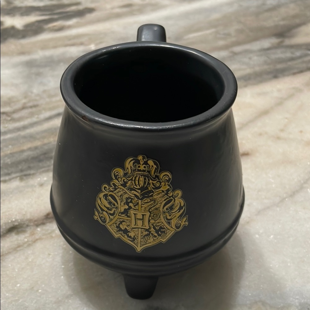 Black Harry Potter Mug in shape of cauldron with Gold Hogwarts Crest